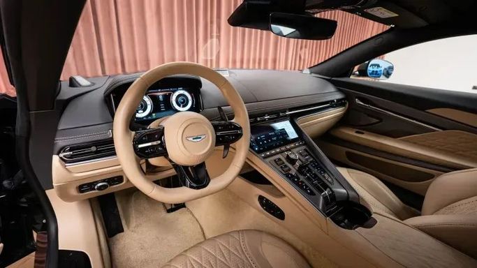 Подержанный Aston Martin DB12, 4.0 л, 2024 в Дубае от Automobili Motors Зеленый цвет. GCC | AUTO.AE