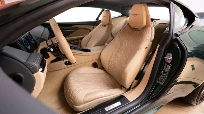 Подержанный Aston Martin DB12, 4.0 л, 2024 в Дубае от Automobili Motors Зеленый цвет. GCC | AUTO.AE