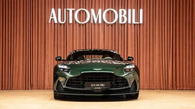 Подержанный Aston Martin DB12, 4.0 л, 2024 в Дубае от Automobili Motors Зеленый цвет. GCC | AUTO.AE