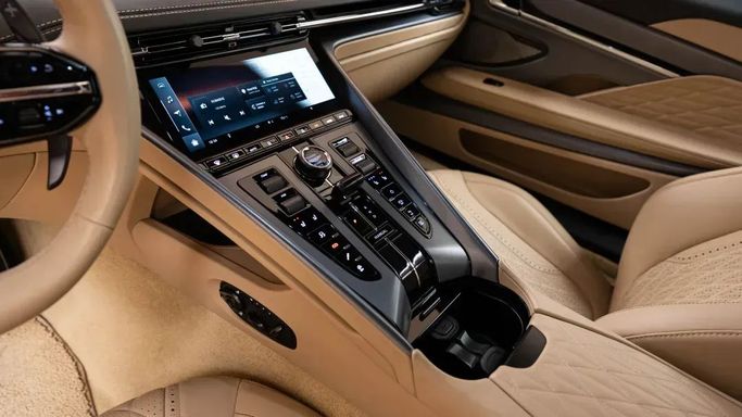 Подержанный Aston Martin DB12, 4.0 л, 2024 в Дубае от Automobili Motors Зеленый цвет. GCC | AUTO.AE