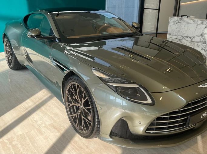 Подержанный Aston Martin DB12, 4.0 л, 2025 в Дубае от Fair Import Другой цвет цвет. Корейская | AUTO.AE