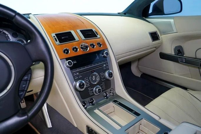 مستعملة Aston Martin DB9 أنا شد الوجه 2, 5.9 l, 2013 في في دبي من Exotic Cars، اللون أزرق. أخرى | AUTO.AE