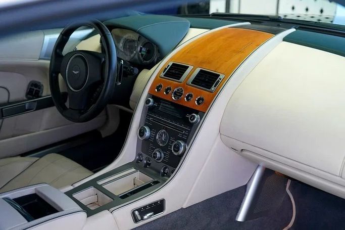 مستعملة Aston Martin DB9 أنا شد الوجه 2, 5.9 l, 2013 في في دبي من Exotic Cars، اللون أزرق. أخرى | AUTO.AE