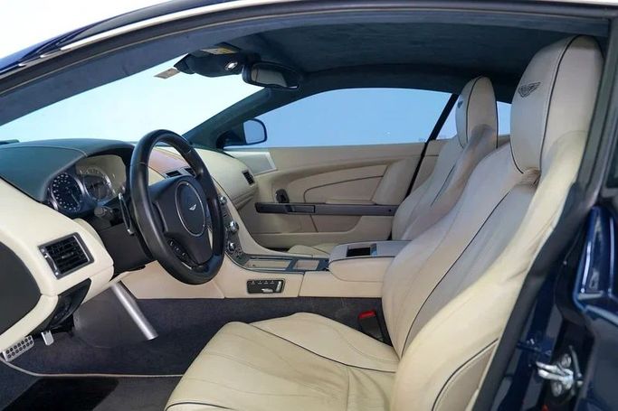 مستعملة Aston Martin DB9 أنا شد الوجه 2, 5.9 l, 2013 في في دبي من Exotic Cars، اللون أزرق. أخرى | AUTO.AE