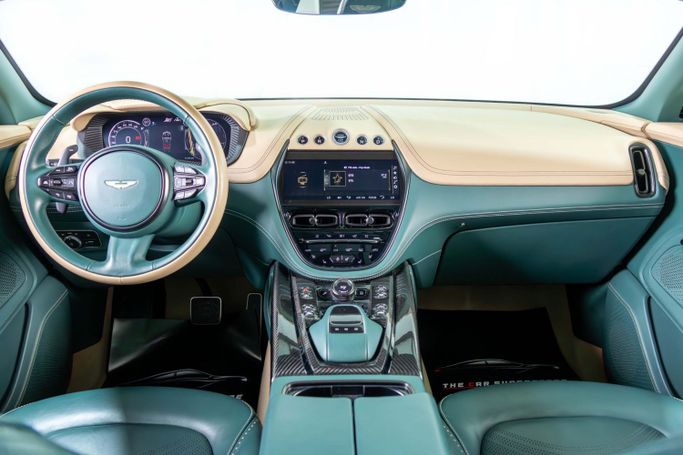 Подержанный Aston Martin DBX DBX707 I, 4.0 л, 2024 в Дубае от The Car Superstore Серый цвет. GCC | AUTO.AE