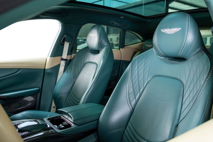 Подержанный Aston Martin DBX DBX707 I, 4.0 л, 2024 в Дубае от The Car Superstore Серый цвет. GCC | AUTO.AE