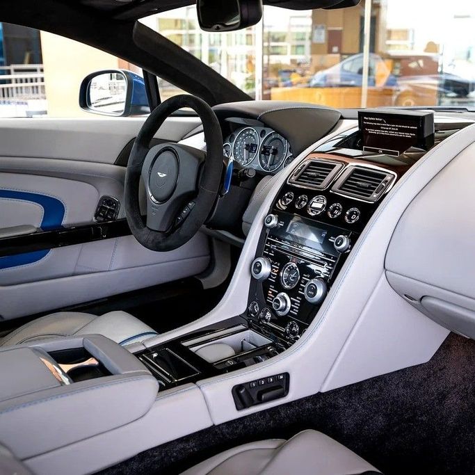 Новый Aston Martin V12 Vantage S I, 5.9 л, 2015 в Дубае от Q Motors Синий цвет. Европейская | AUTO.AE