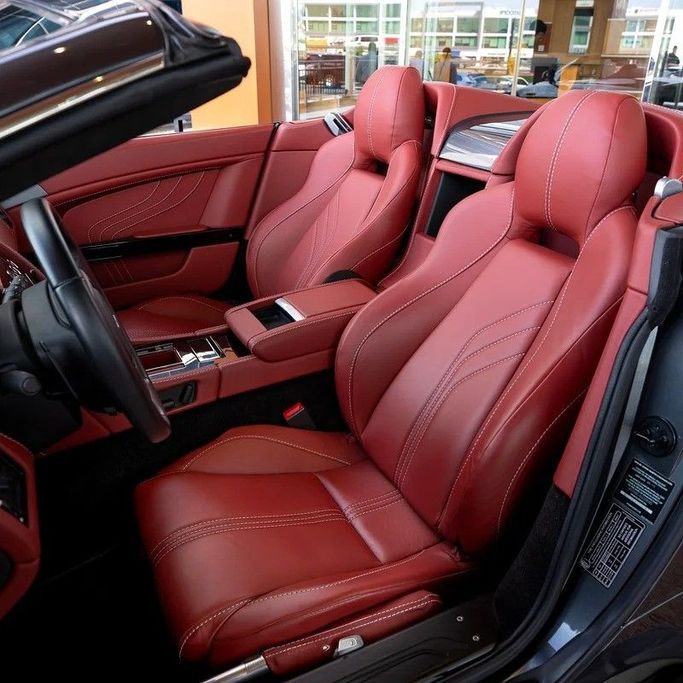 Подержанный Aston Martin V8 Vantage III Рестайлинг, 4.7 л, 2016 в Дубае от Q Motors Серый цвет. Европейская | AUTO.AE