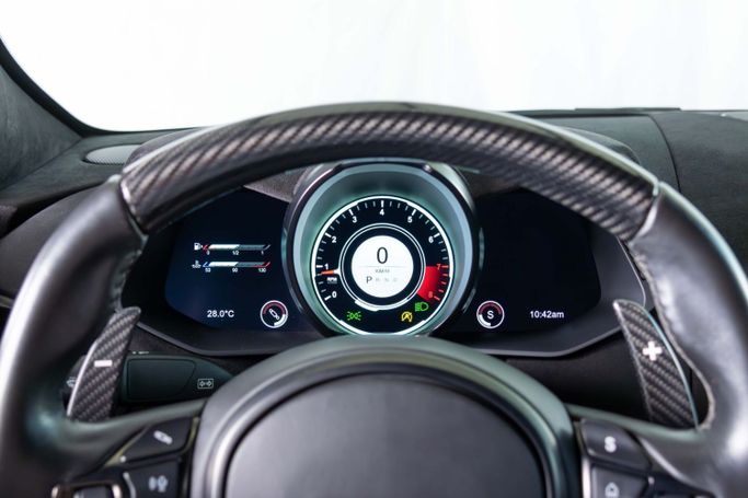 Подержанный Aston Martin V8 Vantage IV, 4.0 л, 2020 в Дубае от The Car Superstore Оранжевый цвет. GCC | AUTO.AE