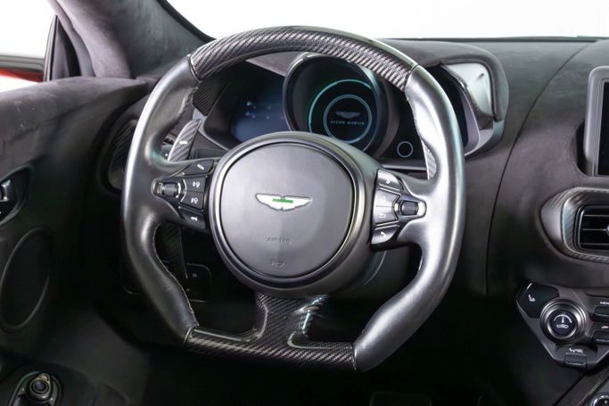 Подержанный Aston Martin V8 Vantage IV, 4.0 л, 2020 в Дубае от The Car Superstore Оранжевый цвет. GCC | AUTO.AE