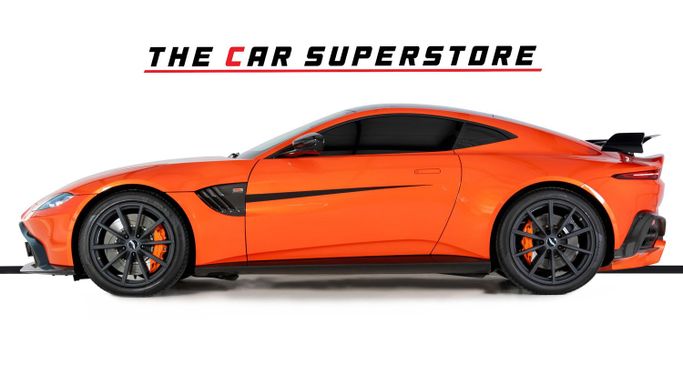 Подержанный Aston Martin V8 Vantage IV, 4.0 л, 2020 в Дубае от The Car Superstore Оранжевый цвет. GCC | AUTO.AE