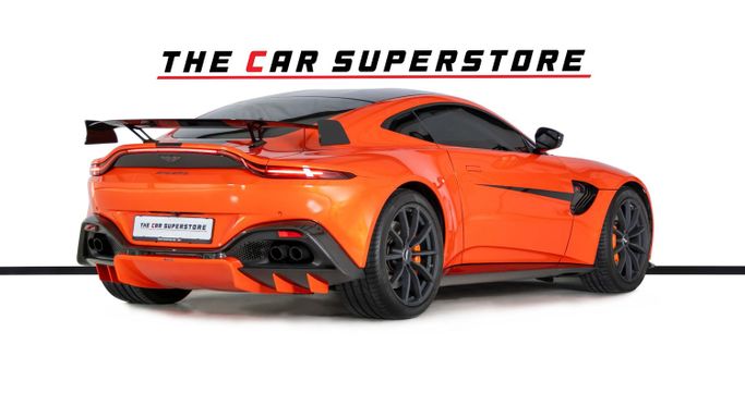 Подержанный Aston Martin V8 Vantage IV, 4.0 л, 2020 в Дубае от The Car Superstore Оранжевый цвет. GCC | AUTO.AE