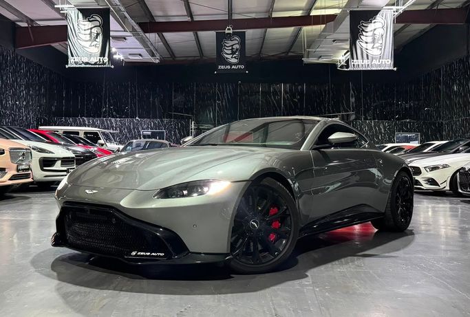 Подержанный Aston Martin V8 Vantage IV, 4.0 л, 2019 в Дубае от Zeus Motors Серый цвет. GCC | AUTO.AE | Объявление #256207