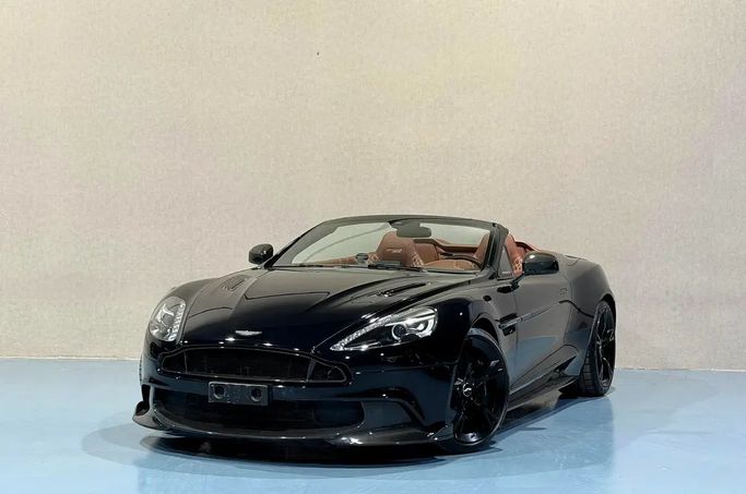 مستعملة Aston Martin Vanquish Volante S ثانياً, 5.9 l, 2018 في في دبي من Adam Luxury Auction، اللون أسود. مواصفات الخليج | AUTO.AE