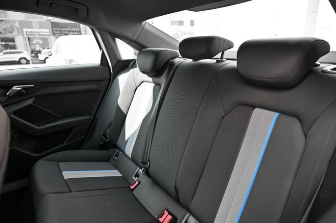 Audi A3 35 TFSI IV (8Y), 2023 седан эконом класса в Дубае от Princess черный цвет | AUTO.AE