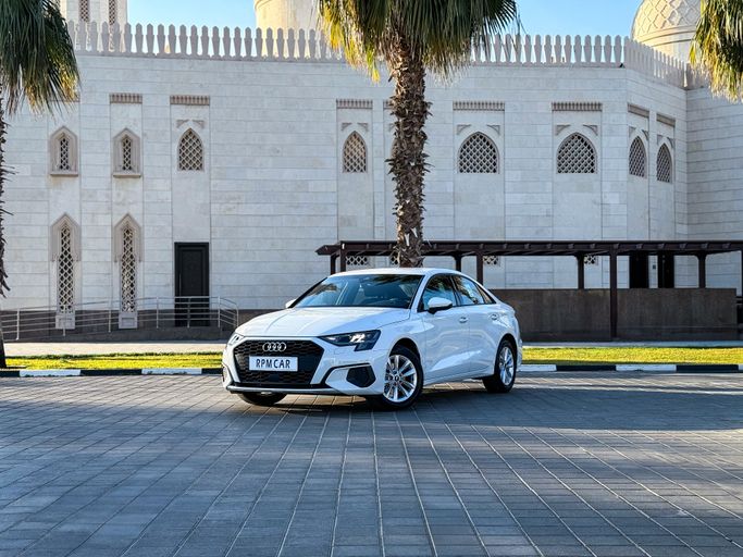 Audi A3 35 TFSI IV (8Y), 2024 اقتصادي سيدان للتأجير في في دبي من RPM Car Rental، اللون أبيض | AUTO.AE