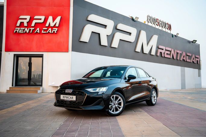 Audi A3 40 TFSI IV (8Y) Рестайлинг, 2025 седан  класса в Дубае от RPM Car Rental черный цвет | AUTO.AE