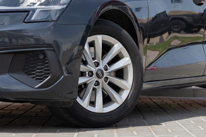 Подержанный Audi A3 35 TFSI IV (8Y), 1.5 л, 2021 в Дубае от Linda Cars Серый цвет. GCC | AUTO.AE