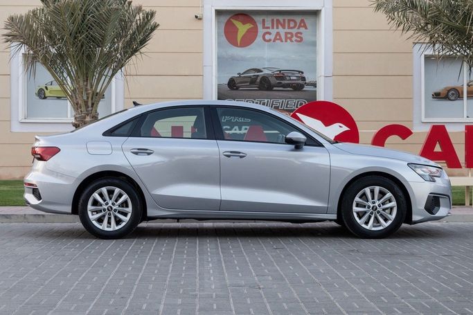 Подержанный Audi A3 35 TFSI IV (8Y), 1.5 л, 2021 в Дубае от Linda Cars Серебристый цвет. GCC | AUTO.AE