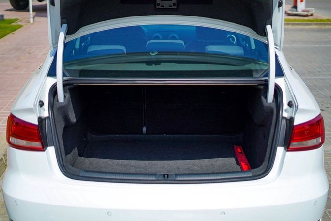 Подержанный Audi A3 III (8V) Рестайлинг, 1.0 л, 2020 в Дубае от Linda Cars Белый цвет. GCC | AUTO.AE