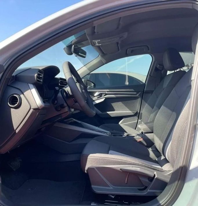 Новый Audi A3 35 TFSI IV (8Y) Рестайлинг, 1.5 л, 2025 в Дубае от Auto Gallery DXB Белый цвет. GCC | AUTO.AE