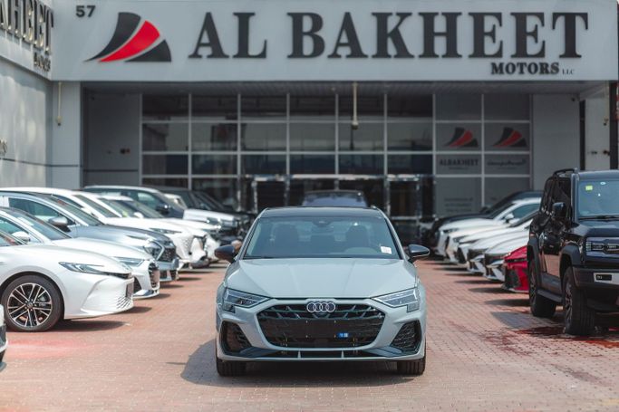 جديدة Audi A3 35 TFSI عملية شد الوجه IV (8 سنوات), 1.5 l, 2025 في في دبي من Albakheet Motors، اللون فضي. المواصفات الصينية | AUTO.AE