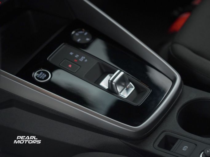 Подержанный Audi A3 35 TFSI IV (8Y), 1.4 л, 2023 в Дубае от Pearl Motors Серый цвет. GCC | AUTO.AE