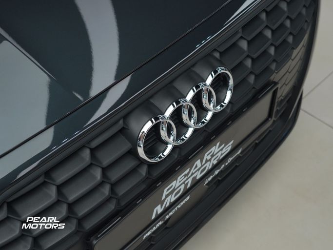 Подержанный Audi A3 35 TFSI IV (8Y), 1.4 л, 2023 в Дубае от Pearl Motors Серый цвет. GCC | AUTO.AE