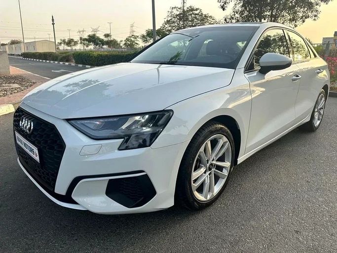 Подержанный Audi A3 35 TFSI IV (8Y), 1.5 л, 2023 в Дубае от mani Motors Белый цвет. GCC | AUTO.AE