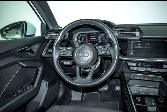 Подержанный Audi A3 35 TFSI IV (8Y), 1.5 л, 2023 в Дубае от mani Motors Белый цвет. GCC | AUTO.AE
