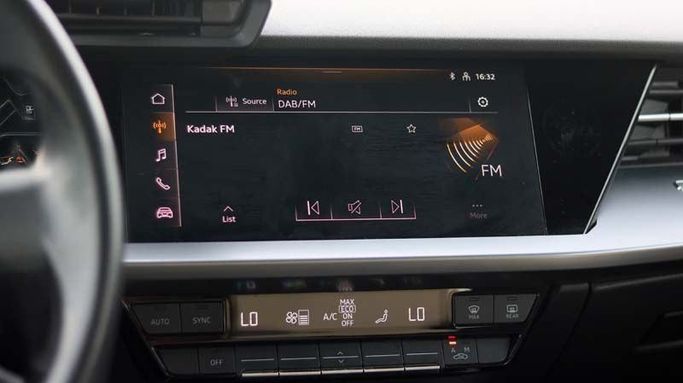 Подержанный Audi A3 35 TFSI IV (8Y), 1.5 л, 2023 в Дубае от Cariva Used Cars  Белый цвет. GCC | AUTO.AE