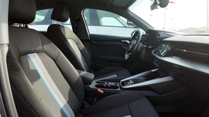 Подержанный Audi A3 35 TFSI IV (8Y), 1.5 л, 2023 в Дубае от Cariva Used Cars  Белый цвет. GCC | AUTO.AE