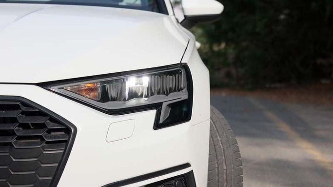 Подержанный Audi A3 35 TFSI IV (8Y), 1.5 л, 2023 в Дубае от Cariva Used Cars  Белый цвет. GCC | AUTO.AE
