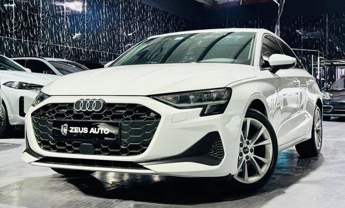 Подержанный Audi A3 A3L 35 TFSI IV (8Y) Рестайлинг, 1.5 л, 2025 в Дубае от Zeus Motors Белый цвет. GCC | AUTO.AE