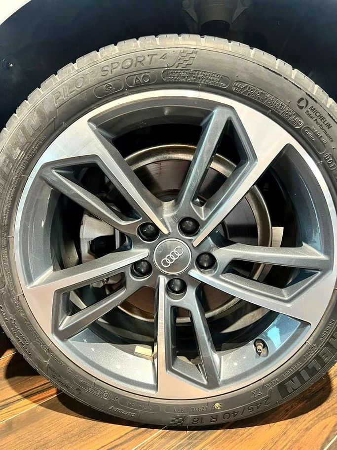 Подержанный Audi A4 40 TFSI V (B9) Рестайлинг, 2.0 л, 2021 в Дубае от 8 Ba Motors Белый цвет. Other | AUTO.AE