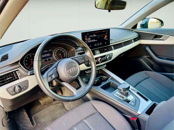 Подержанный Audi A4 40 TFSI V (B9) Рестайлинг, 2.0 л, 2021 в Дубае от Mirza Automobile FZE Черный цвет. Японская | AUTO.AE