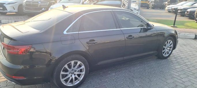 Подержанный Audi A4 V (B9), 2.0 л, 2019 в Дубае от Platform Used Cars Черный цвет. Корейская | AUTO.AE