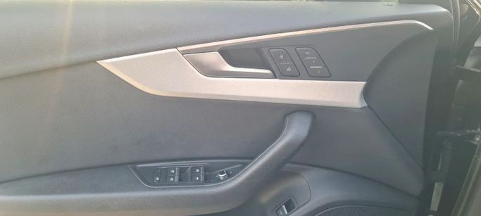 Подержанный Audi A4 V (B9), 2.0 л, 2019 в Дубае от Platform Used Cars Черный цвет. Корейская | AUTO.AE