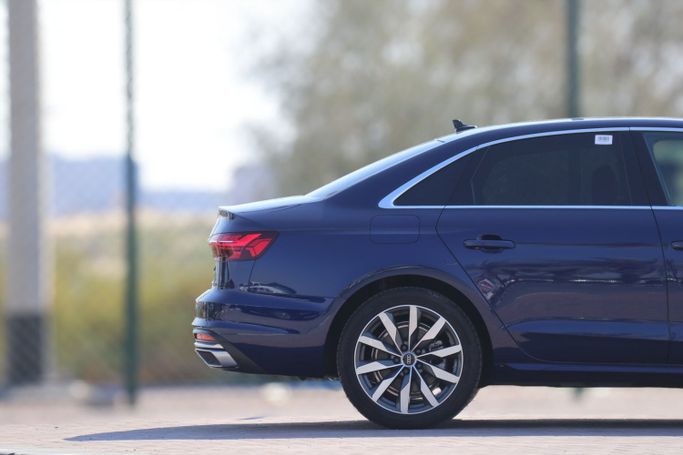 Новый Audi A4 35 TFSI V (B9) Рестайлинг, 2.0 л, 2023 в Дубае от Atlantic Motors FZCO Тёмно-синий цвет.  | AUTO.AE