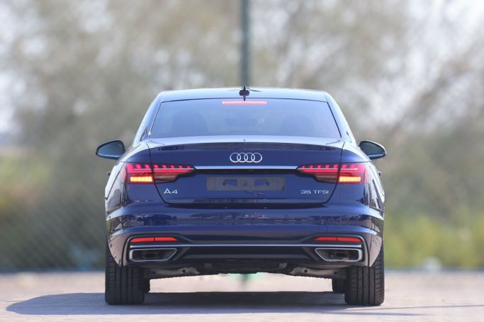 Новый Audi A4 35 TFSI V (B9) Рестайлинг, 2.0 л, 2023 в Дубае от Atlantic Motors FZCO Тёмно-синий цвет.  | AUTO.AE