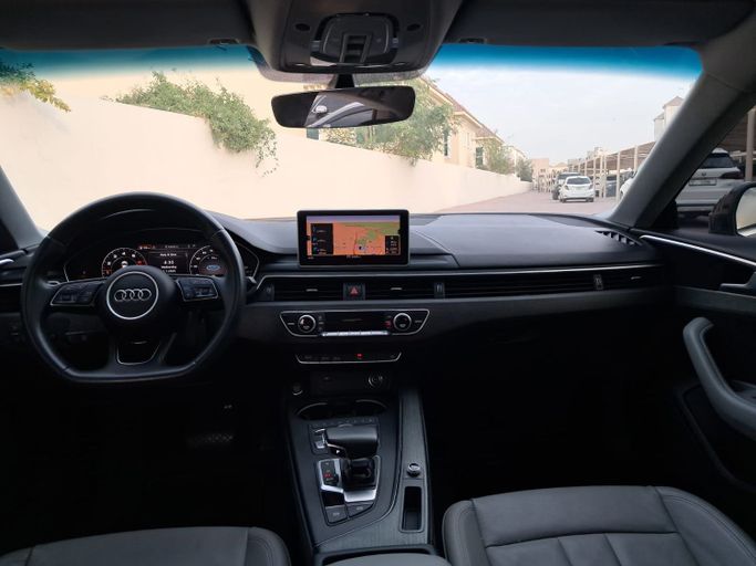 مستعملة Audi A5 II (F5), 2.0 l, 2019 في في دبي، اللون أزرق. مواصفات الخليج | AUTO.AE