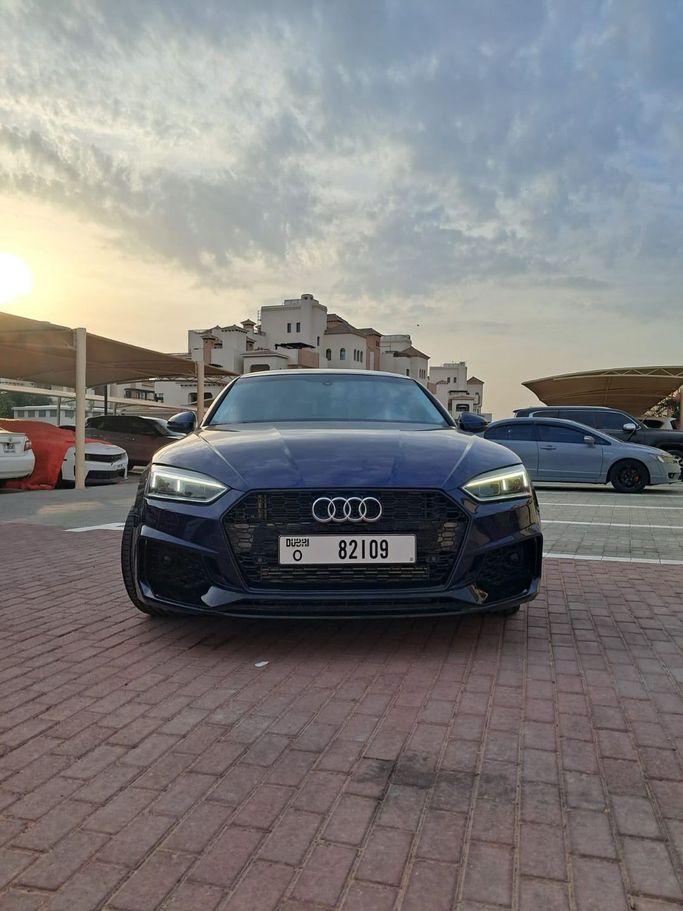 مستعملة Audi A5 II (F5), 2.0 l, 2019 في في دبي، اللون أزرق. مواصفات الخليج | AUTO.AE