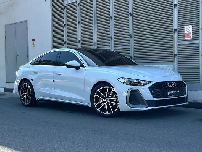 مستعملة ⁦Audi A5 III (B10)، 2.0 l، 2025⁩ في في الإمارات, دبي من Express Motors، اللون أبيض. المواصفات اليابانية | AUTO.AE | إعلان #286578