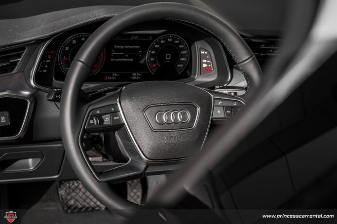 Audi A6 55 TFSI V (C8) Рестайлинг, 2023 седан  класса в Дубае от Princess белый цвет | AUTO.AE
