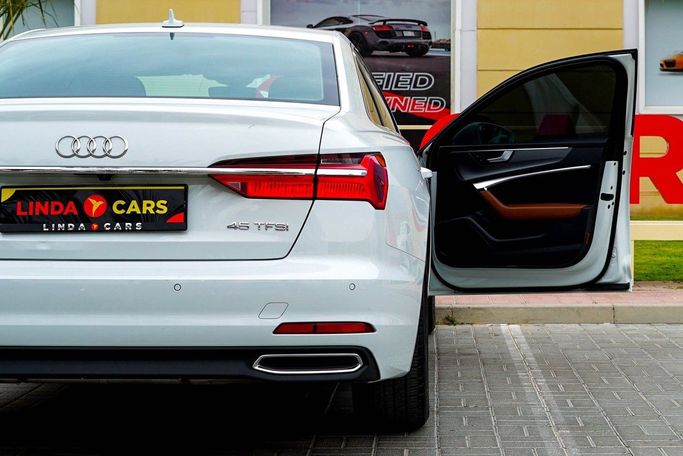 Подержанный Audi A6 45 TFSI V (C8), 2.0 л, 2020 в Дубае от Linda Cars Белый цвет. GCC | AUTO.AE