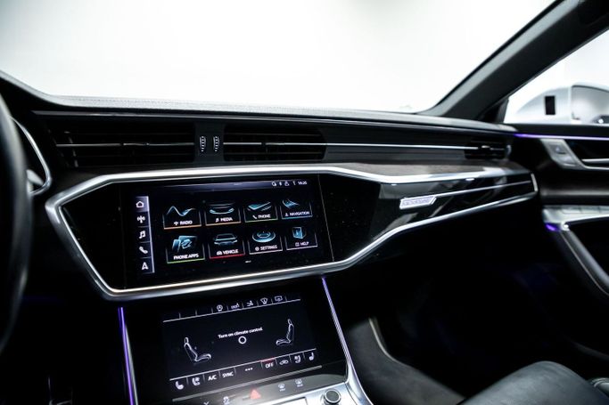 Подержанный Audi A7 55 TFSI II (4K), 3.0 л, 2020 в Дубае от C7 Motors Белый цвет. Корейская | AUTO.AE