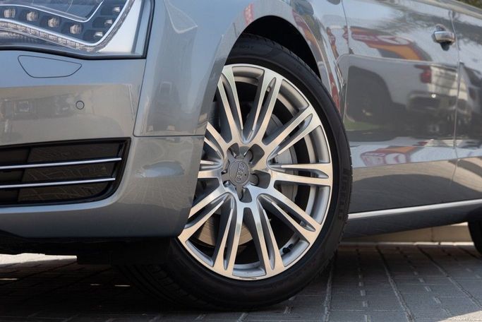 Used Audi A8 Long III (D4), 4.2 l, 2011 in Dubai by Linda Cars, Grey color. GCC Specs | AUTO.AE
