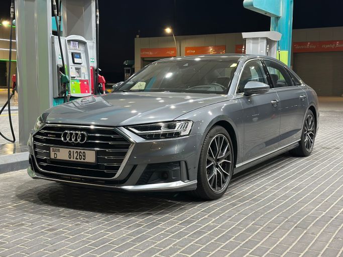 مستعملة Audi A8 Long 55 TFSI IV (D5), 3.0 l, 2019 في في دبي، اللون فضي. مواصفات الخليج | AUTO.AE