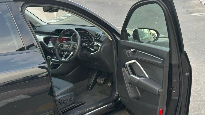 Подержанный Audi Q3 35 TFSI II (F3), 1.5 л, 2020 в Дубае от Alhamd Motors Черный цвет. Other | AUTO.AE