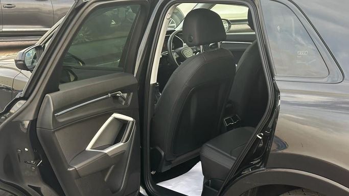 Подержанный Audi Q3 35 TFSI II (F3), 1.5 л, 2020 в Дубае от Alhamd Motors Черный цвет. Other | AUTO.AE